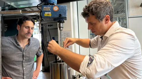 Imogen Foulkes Kim Mishra (L) and Anian Schreiber (R) working together in a laboratory